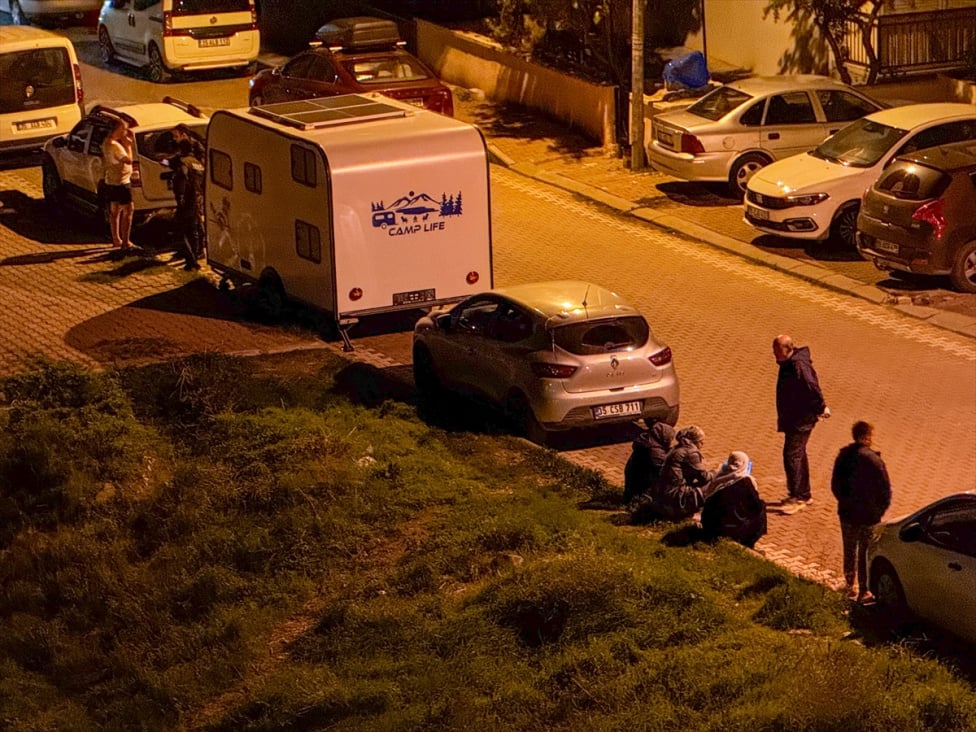 Posljedice snažnog zemljotresa u Turskoj: Srušeno nekoliko zgrada, pogledajte snimke - featured image Posljedice snažnog zemljotresa u Turskoj: Srušeno nekoliko zgrada, pogledajte snimke - featured image