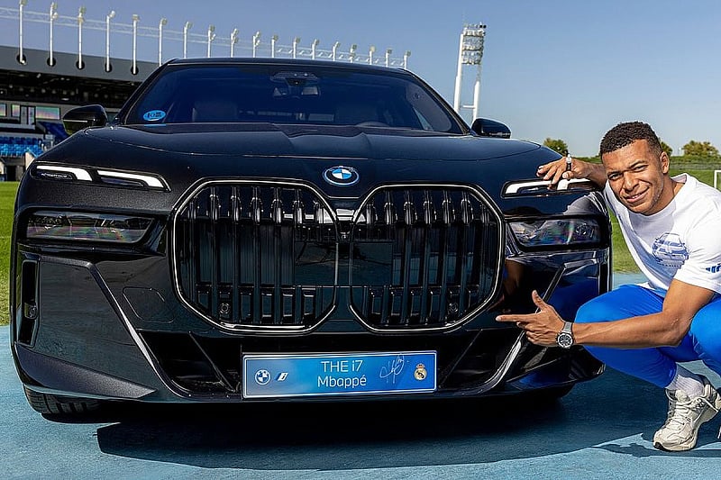 Mbappe dobio novi BMW, ali ga ne smije voziti jer nema položen vozački - featured image