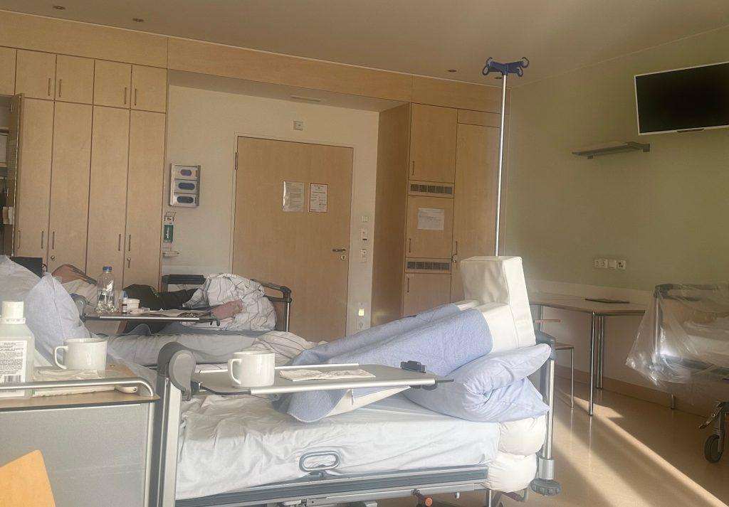 AUSTRIJANCI OGORČENI: 55-godišnjakinja preminula dok su se bolnice “pogađale” ko će joj pružiti hitnu pomoć - featured image AUSTRIJANCI OGORČENI: 55-godišnjakinja preminula dok su se bolnice “pogađale” ko će joj pružiti hitnu pomoć - featured image