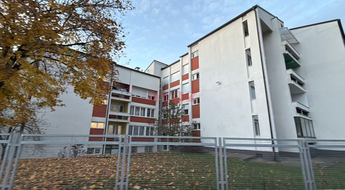 Slučaj prostitucije u Tuzli: Iz ovog Doma za nezbrinutu djecu su policajci odvodili maloljetnice Slučaj prostitucije u Tuzli: Iz ovog Doma za nezbrinutu djecu su policajci odvodili maloljetnice - featured image