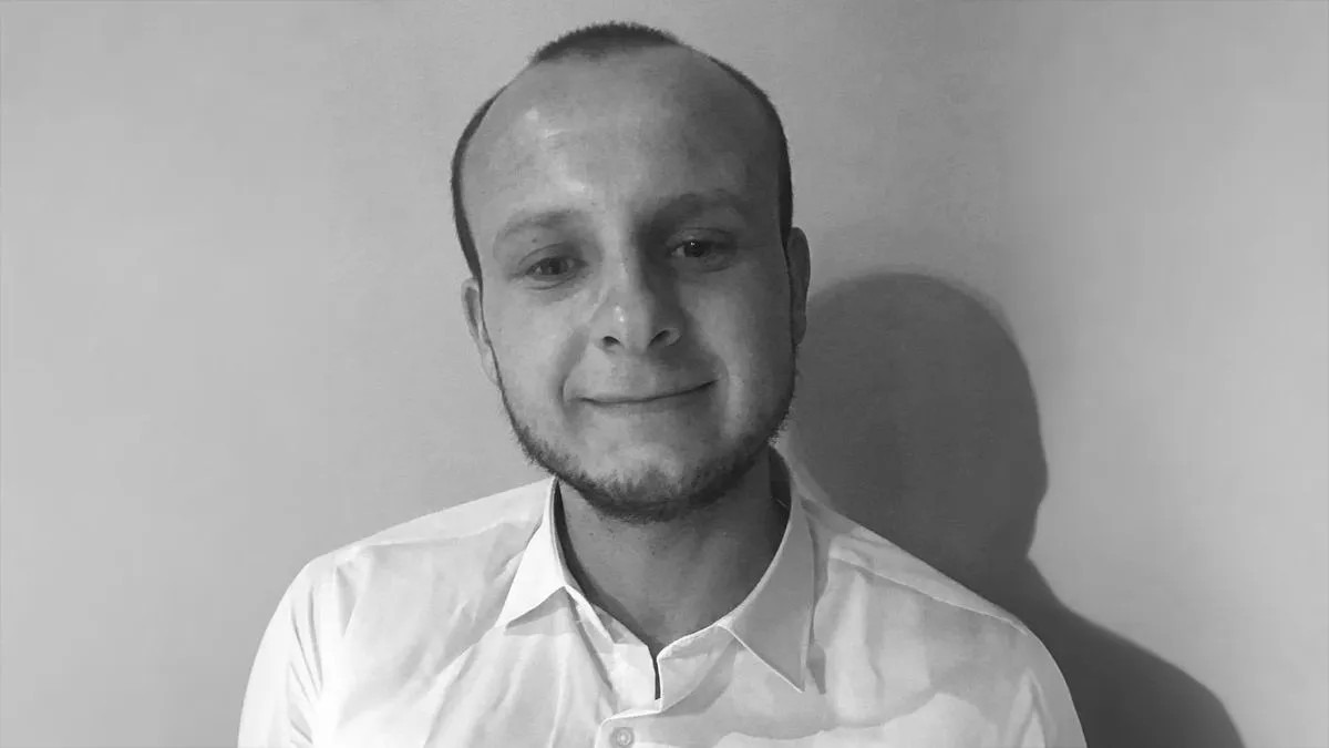 Tuga u Bužimu: Nakon pet mjeseci borbe, preminuo Edin Jusić (27) iz Konjodora - featured image Tuga u Bužimu: Nakon pet mjeseci borbe, preminuo Edin Jusić (27) iz Konjodora - featured image