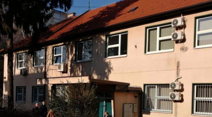 Par iz Živinica čak dvije godine fizički je zlostavljao troje djece, određen im pritvor Par iz Živinica čak dvije godine fizički je zlostavljao troje djece, određen im pritvor - featured image