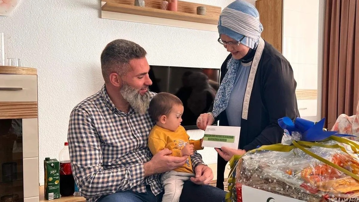 Sretna vijest u Semizovcu: Reisul-ulema darovao šesto dijete porodice Kulo - featured image Sretna vijest u Semizovcu: Reisul-ulema darovao šesto dijete porodice Kulo - featured image