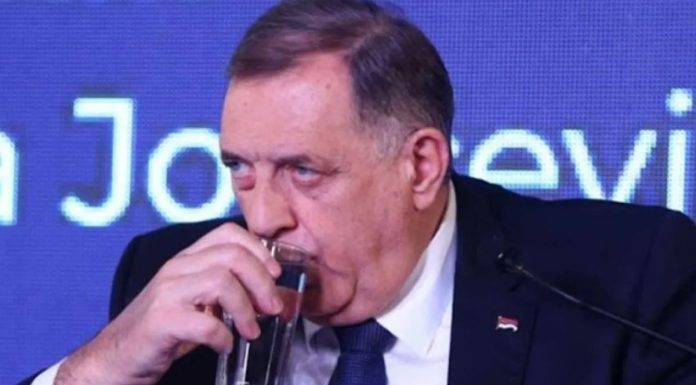 SVE JE PALO U VODU: Tužilaštvo BiH zatvorilo slučaj protiv Dodika i … Stanivuković poručio Dodiku: Pretvorio se u brojača stolica i držača slika - content image