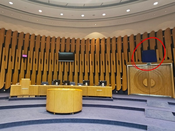 Skandal u Parlamentu: Ko je prekrio grb i iznio zastave BH!? - featured image