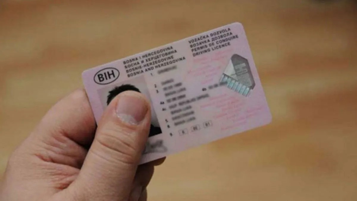 Stupila na snagu nova pravila za vozačke dozvole i registracije u BiH - featured image Stupila na snagu nova pravila za vozačke dozvole i registracije u BiH - featured image