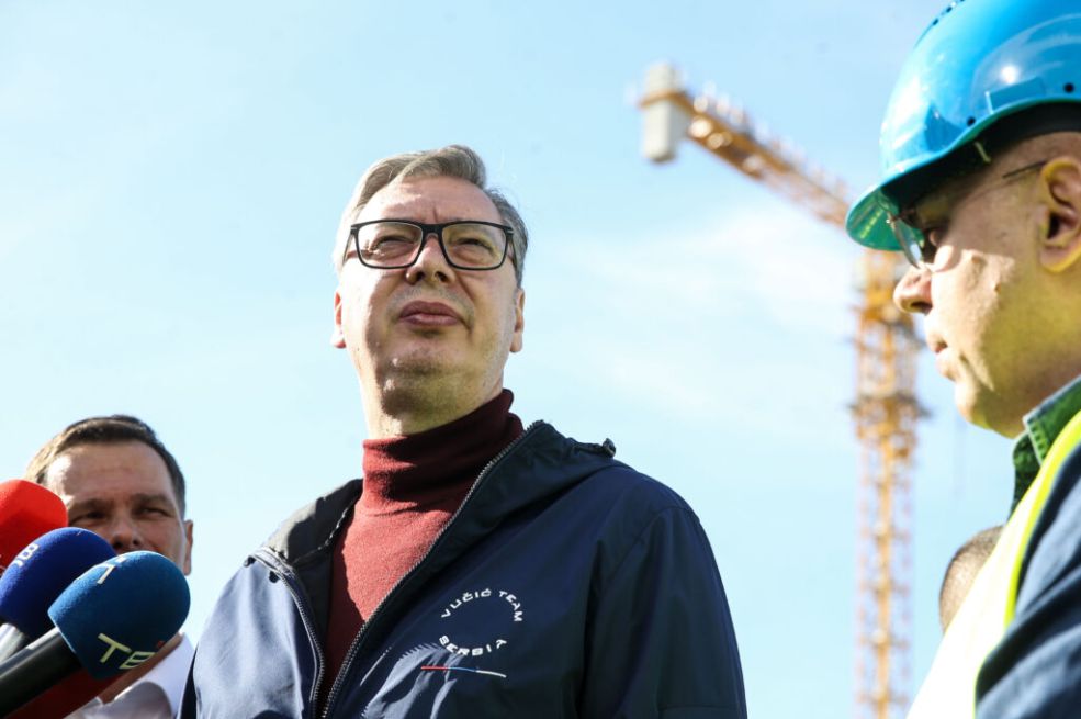 Vučićeva dukserica postala hit na mrežama i izazvala podsmijehe (FOTO) - featured image