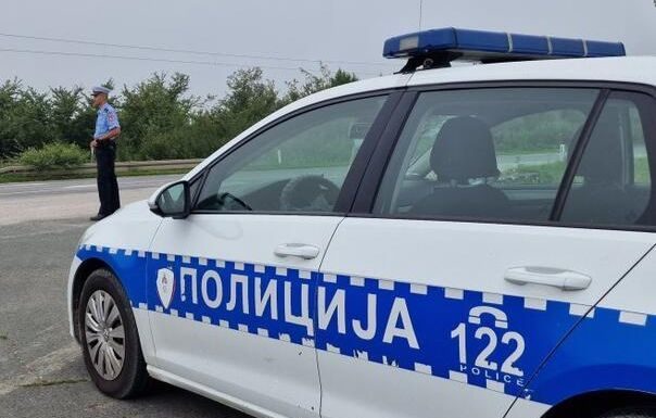 Teška nesreća u BiH: Poginuo vozač traktora, podletio pod voz Teška nesreća u BiH: Poginuo vozač traktora, podletio pod voz - featured image