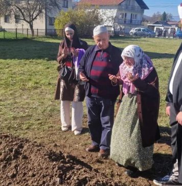 Nakon 32 godine, majka Hatidža dočekala da se ukopa njen sin jedinac, šehid Edhem Nuhić - featured image