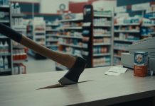 Dramatične scene: Sjekiru zabio u pult i opljačkao poznatu drogeriju - featured image