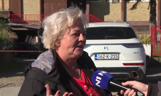 “Bilo je ogromno olakšanje kad sam je vidjela” Ispovijest Alme čija je MAJKA PREŽIVJELA POŽAR u Domu penzionera u Tuzli - featured image “Bilo je ogromno olakšanje kad sam je vidjela” Ispovijest Alme čija je MAJKA PREŽIVJELA POŽAR u Domu penzionera u Tuzli - featured image