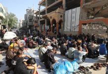 Vjernici klanjali džuma-namaz na ruševinama u Pojasu Gazu - featured image