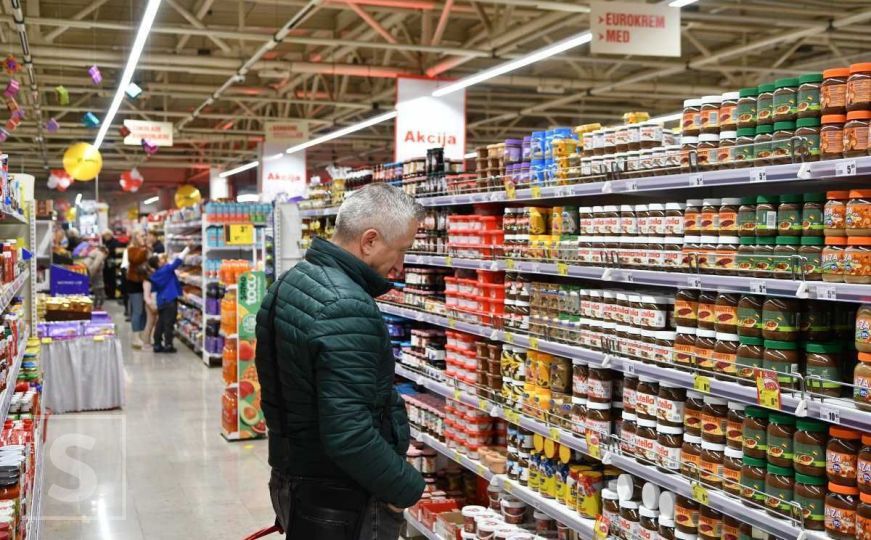 Cijene u BiH podivljale: Pogledajte koliko smo plaćali namirnice 2020, a koliko nas koštaju danas - featured image Cijene u BiH podivljale: Pogledajte koliko smo plaćali namirnice 2020, a koliko nas koštaju danas - featured image