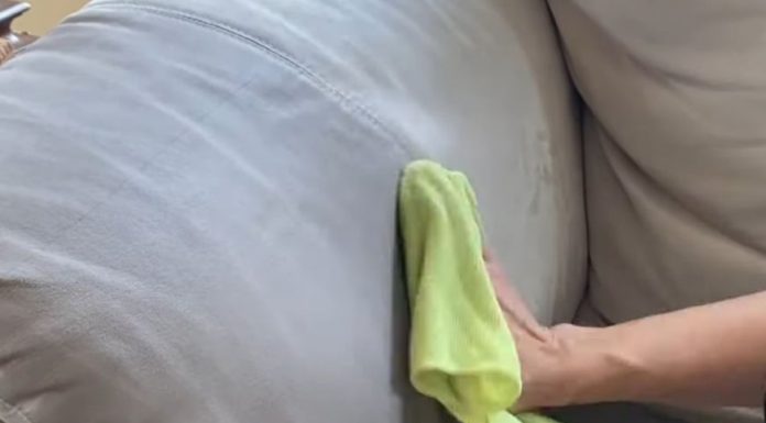 Efikasno očistite mrlje na kauču: Potrebna su samo dva sastojka - featured image