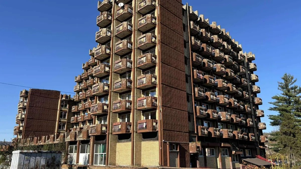 Detalji katastrofe u izgorjelom Domu penzionera u Tuzli: Oni su ih nosili i povraćali od dima - featured image Detalji katastrofe u izgorjelom Domu penzionera u Tuzli: Oni su ih nosili i povraćali od dima - featured image