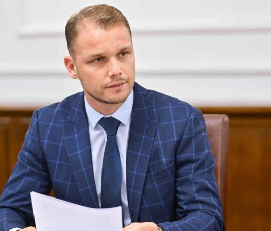 Stanivuković “DODIK TVITUJE – DIREKTORI LETE! Ovo je DRŽAVNI UDAR u režiji jednog čovjeka!! - featured image