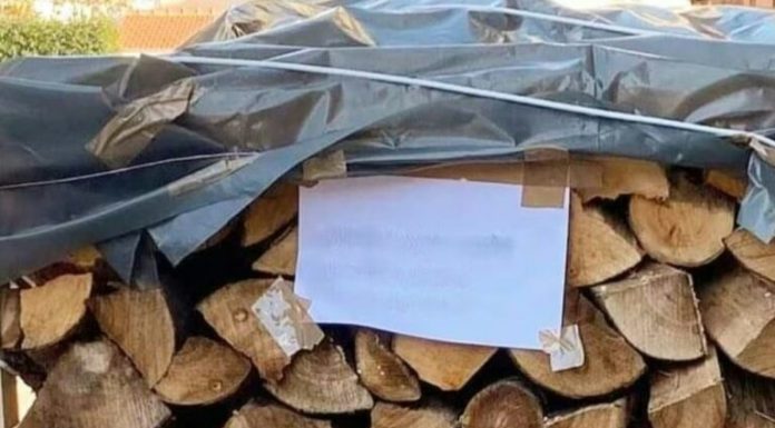 Samo u BiH: Noću mu krali drva, on se naljutio, pa lopovima ostavio poruku Samo u BiH: Noću mu krali drva, on se naljutio, pa lopovima ostavio poruku - featured image