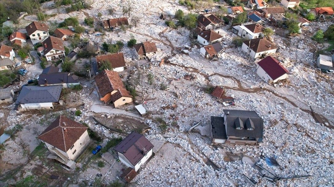 Ko će odgovarati za tragediju u Jablanici? Godinu dana prebacivanja odgovornosti - featured image Ko će odgovarati za tragediju u Jablanici? Godinu dana prebacivanja odgovornosti - featured image