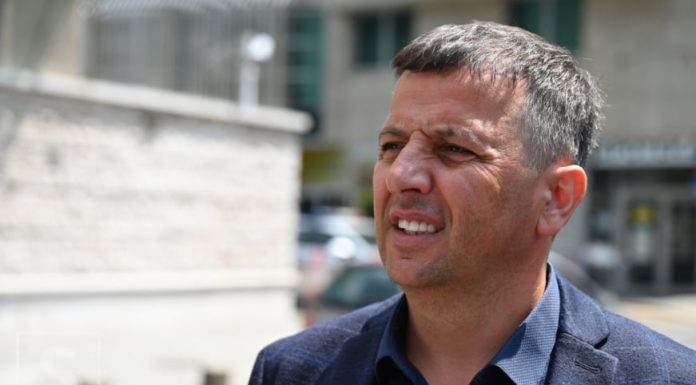Vukanović tvrdi: “Sin Siniše Karana postao milioner preko državnih tendera” Vukanović tvrdi: "Sin Siniše Karana postao milioner preko državnih tendera" - featured image