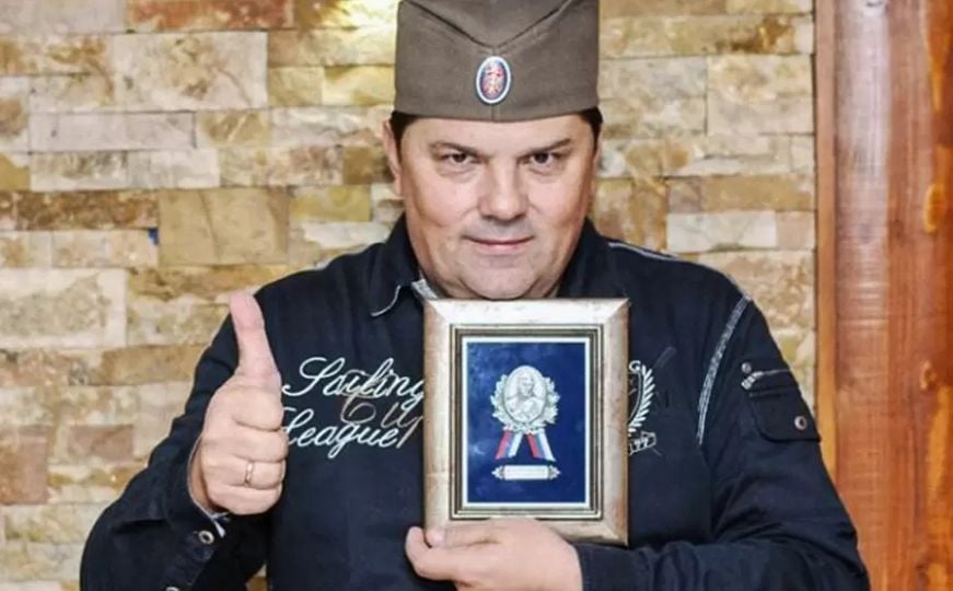 Dragan Bursać: Hulji Stevandiću smetaju bošnjačke zastave u Srbiji! - featured image Dragan Bursać: Hulji Stevandiću smetaju bošnjačke zastave u Srbiji! - featured image