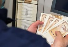 Otkrivamo ko će u BiH uz plaću za novembar dobiti i 1.000 KM Otkrivamo ko će u BiH uz plaću za novembar dobiti i 1.000 KM - featured image