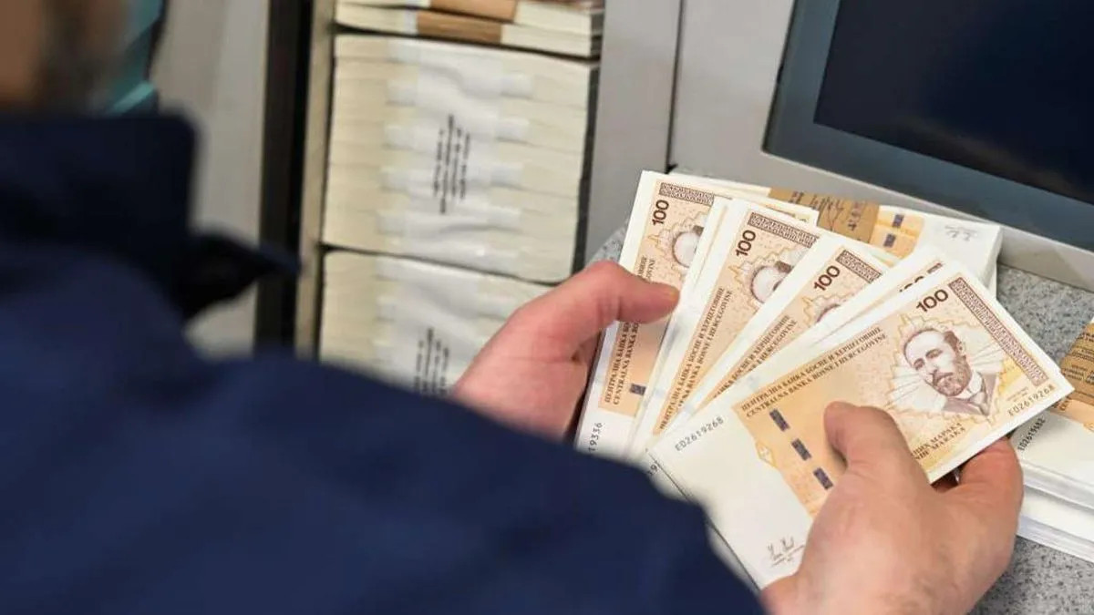 Otkrivamo ko će u BiH uz plaću za novembar dobiti i 1.000 KM - featured image