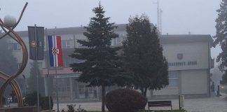 "Dupli aršini": Dok se zastava s ljiljanima zabranjuje, u Novom Travniku se vijore zastave HVO - featured image