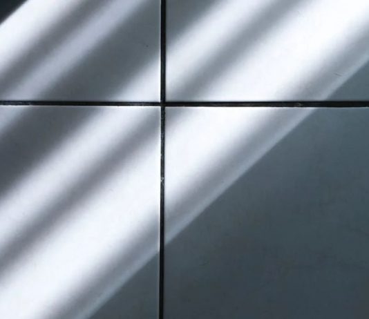 Kako očistiti fuge između pločica: Brzi i jednostavni savjeti - featured image