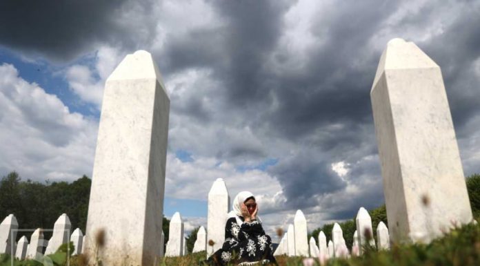 Fašistički komentari srbijanskog lista: "Laž o genocidu u Srebrenici klešu u kamen" - featured image