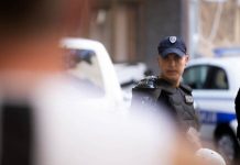 DRAMA U CENTRU BEOGRADA: Djevojka iz BiH nožem napala policajca, on je ranio u nogu - featured image