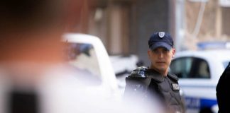 DRAMA U CENTRU BEOGRADA: Djevojka iz BiH nožem napala policajca, on je ranio u nogu - featured image
