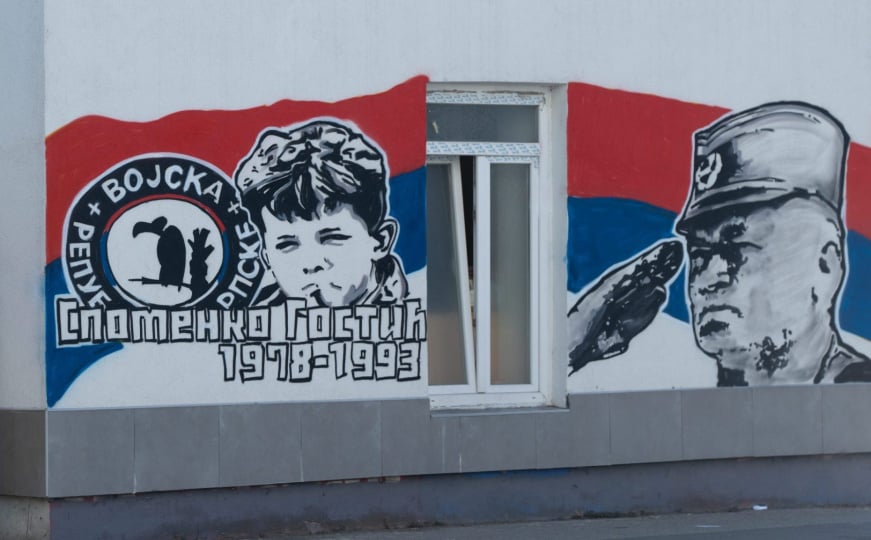 Dragan Bursać: Ko je ovdje lud - država ne prepoznaje mural ratnog zločinca Ratka Mladića?! - featured image Dragan Bursać: Ko je ovdje lud - država ne prepoznaje mural ratnog zločinca Ratka Mladića?! - featured image