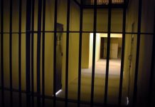 Slučaj koji je zgrozio BiH: Zatražen pritvor za muškarca koji je majku i sestru izbo nožem Slučaj koji je zgrozio BiH: Zatražen pritvor za muškarca koji je majku i sestru izbo nožem - featured image