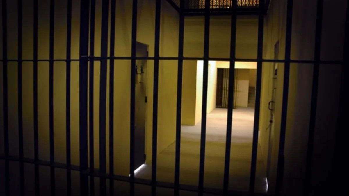 Slučaj koji je zgrozio BiH: Zatražen pritvor za muškarca koji je majku i sestru izbo nožem - featured image Slučaj koji je zgrozio BiH: Zatražen pritvor za muškarca koji je majku i sestru izbo nožem - featured image