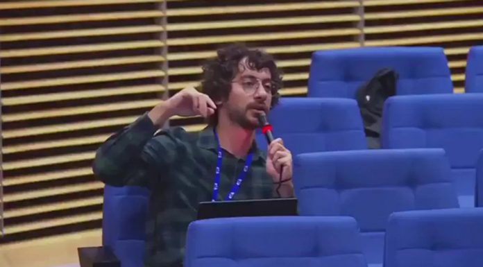 Novinar dobio otkaz jer je postavio ‘neugodno’ pitanje o Izraelu Novinar dobio otkaz jer je postavio 'neugodno' pitanje o Izraelu - featured image