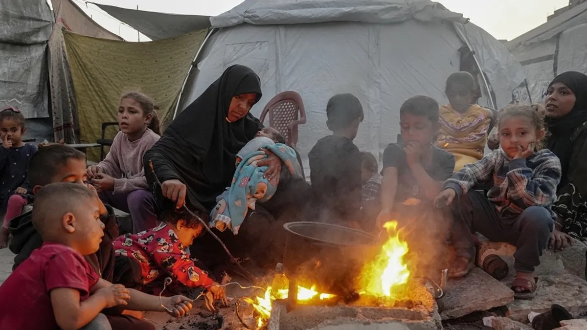 Stariji palestinski par brine o 36 unučadi nakon što su im djeca ubijena u izraelskim napadima - featured image Stariji palestinski par brine o 36 unučadi nakon što su im djeca ubijena u izraelskim napadima - featured image