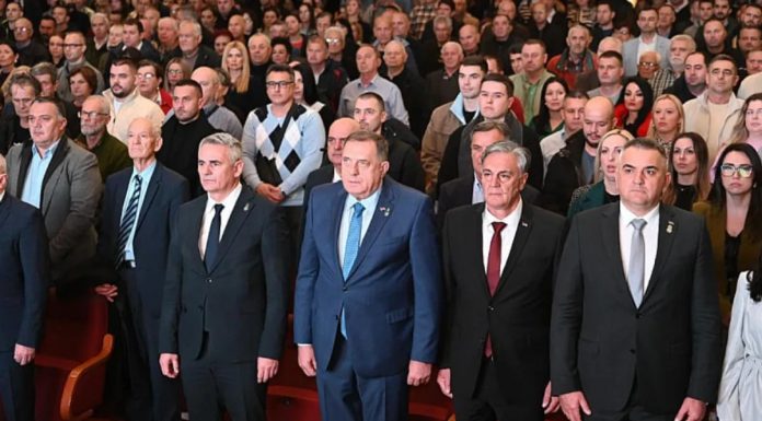 Dodik opet širi mržnju: “Globalisti” i “muslimani” protiv “hrišćana” Dodik opet širi mržnju: “Globalisti” i “muslimani” protiv “hrišćana” - featured image