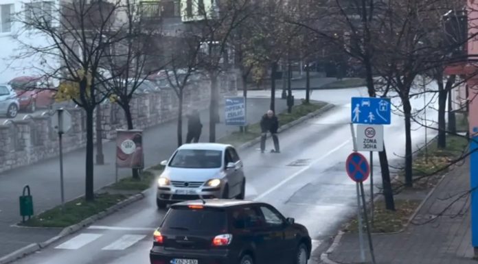 Objavljen snimak: Djeca bježala od pucnjave u Kalesiji, u fast foodu pronašli sigurno sklonište Objavljen snimak: Djeca bježala od pucnjave u Kalesiji, u fast foodu pronašli sigurno sklonište - featured image