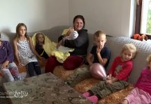 Majka desetoro djece, najstarije ima 21 godinu, najmlađe 3 mjeseca, a i nana je unuci od 2 godine Majka desetoro djece, najstarije ima 21 godinu, najmlađe 3 mjeseca, a i nana je unuci od 2 godine - featured image