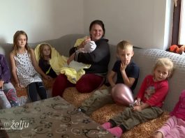 Majka desetoro djece, najstarije ima 21 godinu, najmlađe 3 mjeseca, a i nana je unuci od 2 godine - featured image