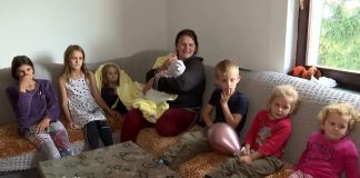 Majka desetoro djece, najstarije ima 21 godinu, najmlađe 3 mjeseca, a i nana je unuci od 2 godine - featured image