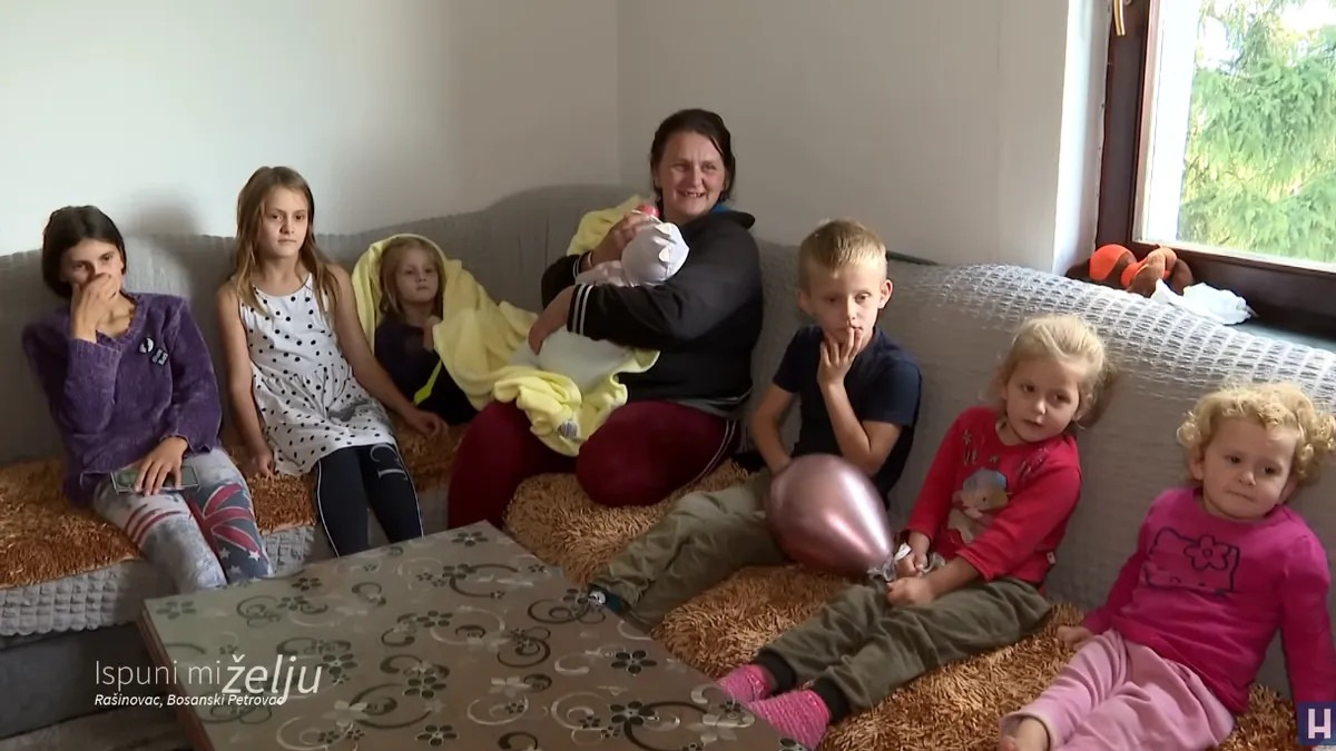 Majka desetoro djece, najstarije ima 21 godinu, najmlađe 3 mjeseca, a i nana je unuci od 2 godine - featured image