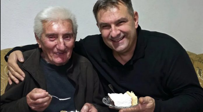 Heroj iz dijaspore na djelu: Mirsad posjetio dedu Sulejmana iz ‘Ispuni mi želju’ i obećao bolju zimu Heroj iz dijaspore na djelu: Mirsad posjetio dedu Sulejmana iz 'Ispuni mi želju' i obećao bolju zimu - featured image