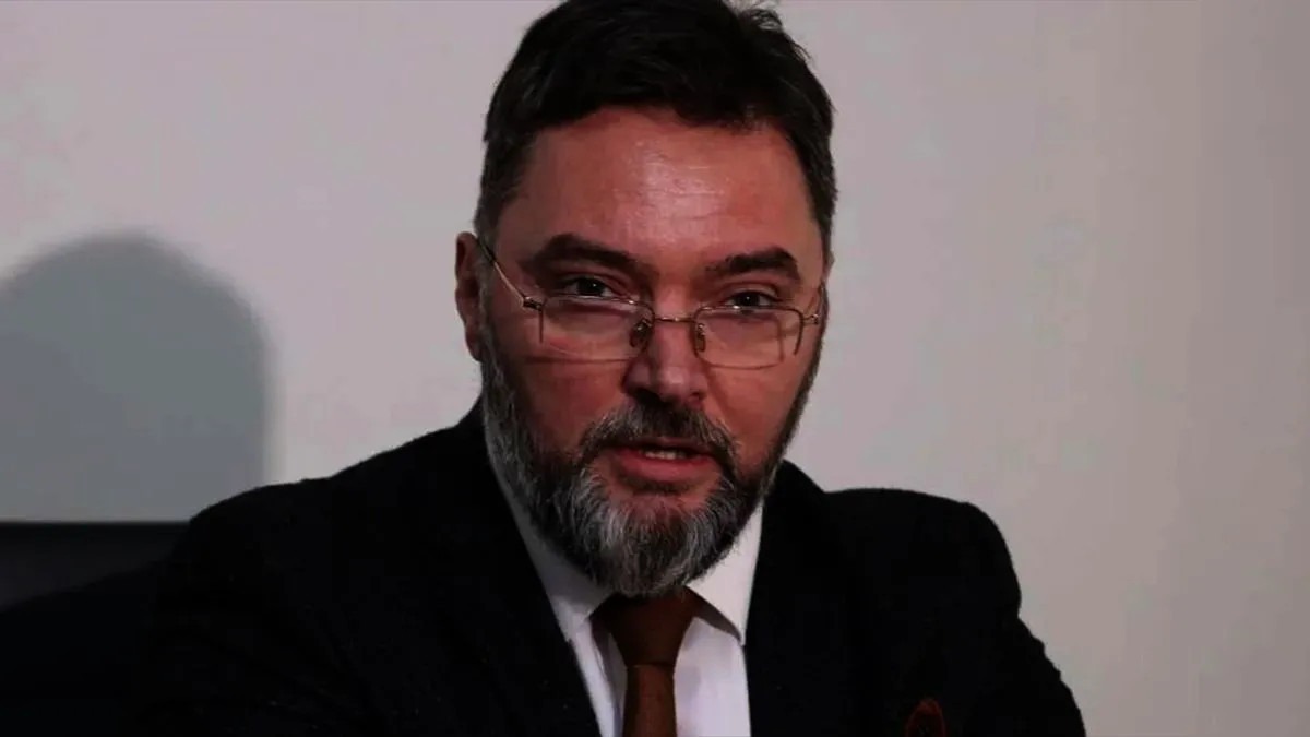 Sramotan potez: Staša Košarac poslao Christianu Schmidtu šljem nacističke vojske - featured image