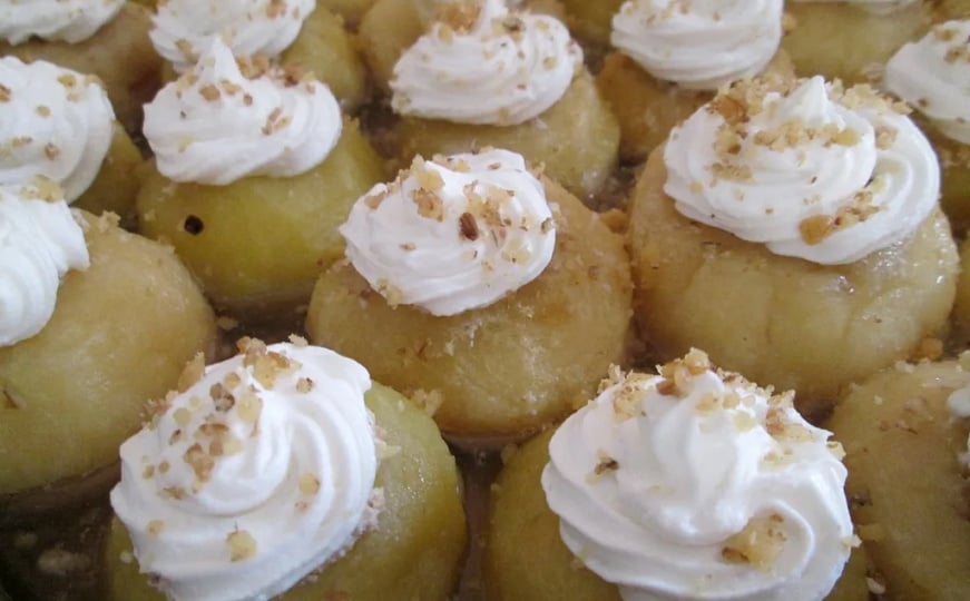 Tufahije: Tradicionalni recept za omiljenu poslasticu od jabuka - featured image Tufahije: Tradicionalni recept za omiljenu poslasticu od jabuka - featured image