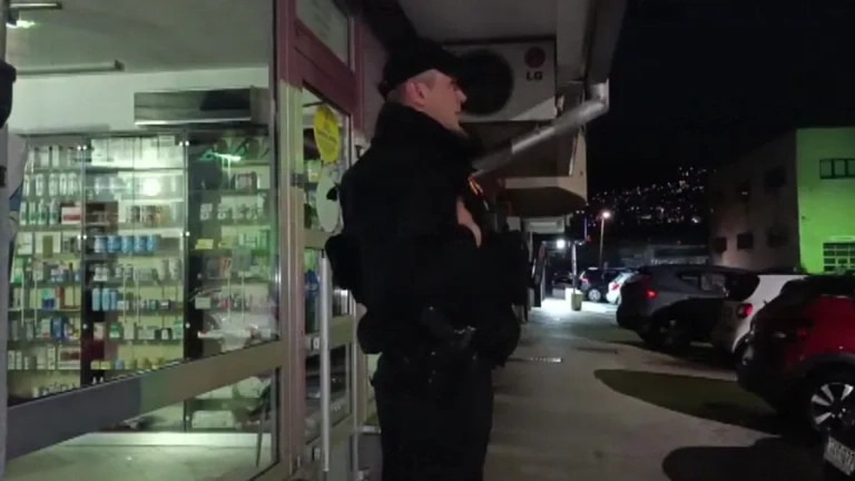 (VIDEO) Drama u Sarajevu: Opljačkao apoteku i krenuo bježati, hrabri građanin ga zadržao do dolaska policije - featured image (VIDEO) Drama u Sarajevu: Opljačkao apoteku i krenuo bježati, hrabri građanin ga zadržao do dolaska policije - featured image