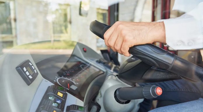 Užas u Gradačcu: Vozač autobusa flertovao sa djevojčicama pa pretukao maloljetnicu? Užas u Gradačcu: Vozač autobusa flertovao sa djevojčicama pa pretukao maloljetnicu? - featured image