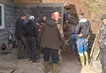 Porodici iz Fojnice klizište oštetilo kuću: Komšije i prijatelji pomogli u čišćenju Porodici iz Fojnice klizište oštetilo kuću: Komšije i prijatelji pomogli u čišćenju - featured image