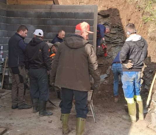 Porodici iz Fojnice klizište oštetilo kuću: Komšije i prijatelji pomogli u čišćenju - featured image