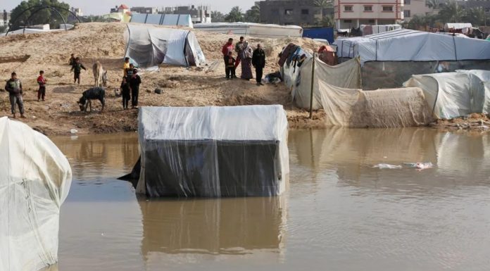 Obilne kiše poplavile bolnicu u Gazi, hiljade šatora pod vodom Obilne kiše poplavile bolnicu u Gazi, hiljade šatora pod vodom - featured image